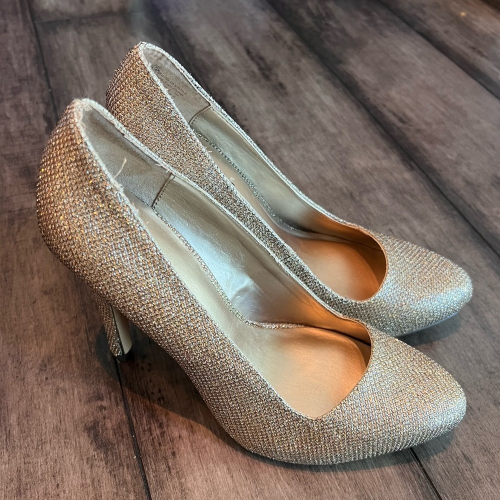 Call it Spring Elegant Gold Sparkle Sequin Women's Heels Size 7